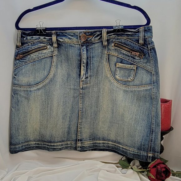 LA Blues Vintage Denim Skirt with Zipper Detailing - Picture 1 of 3